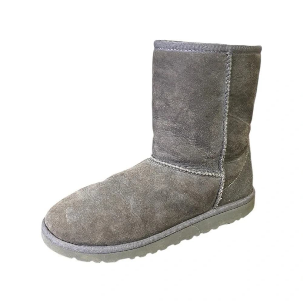 UGG Women’s Classic Short Grey Suede Boots 5251 Size 6